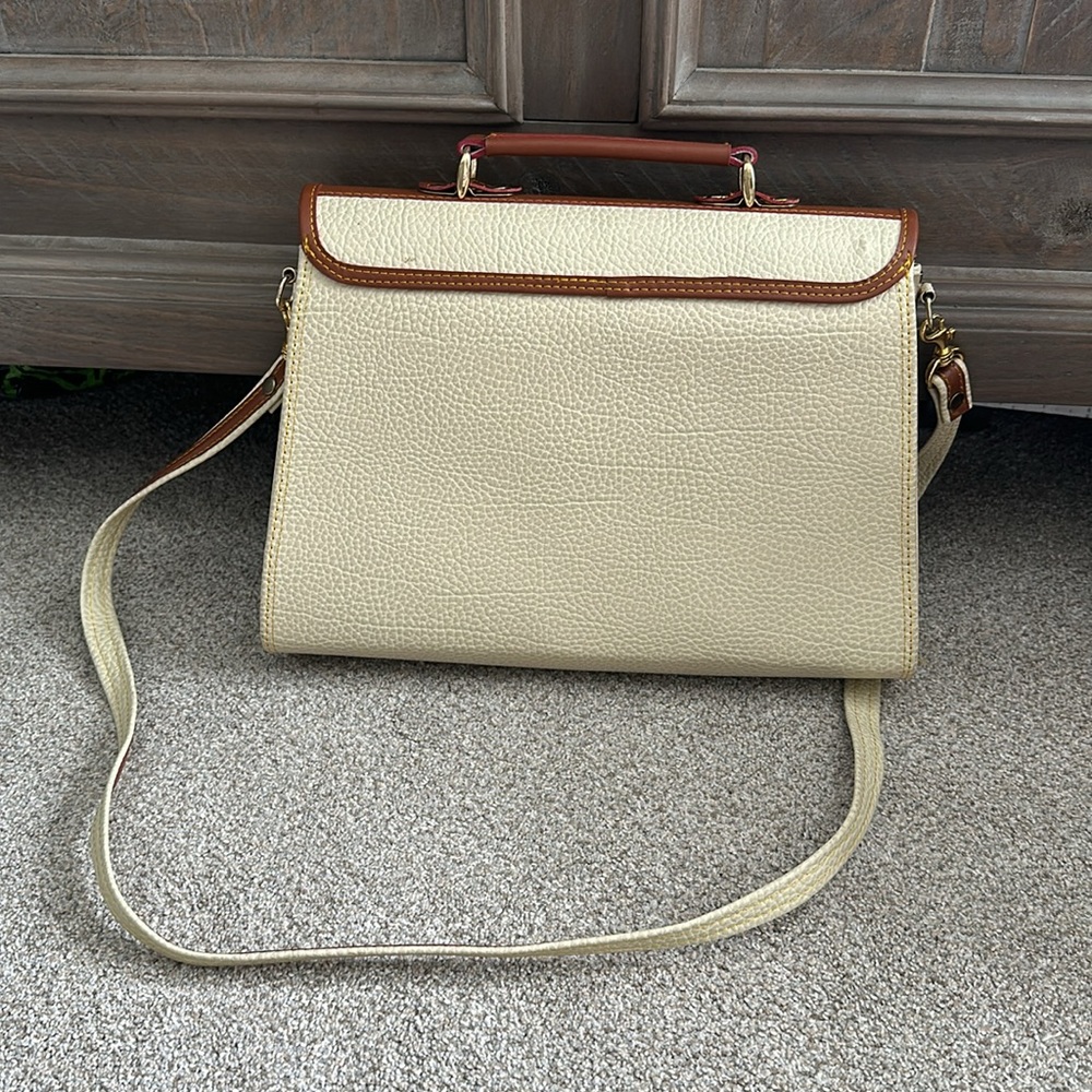 GENUINE VINTAGE DOONEY AND BOURKE CREAM COLORED MESSENGER BAG ENVELOPE STYLE - Picture 3 of 7